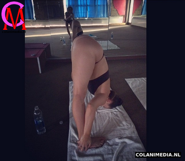 colanimedia.nl-lady gaga haar billen tijdens half blote yoga les 200641364